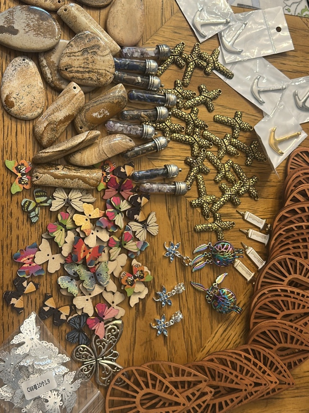 Jewelry making lot!
Assorted Decorative Craft Charms and Wooden Accents